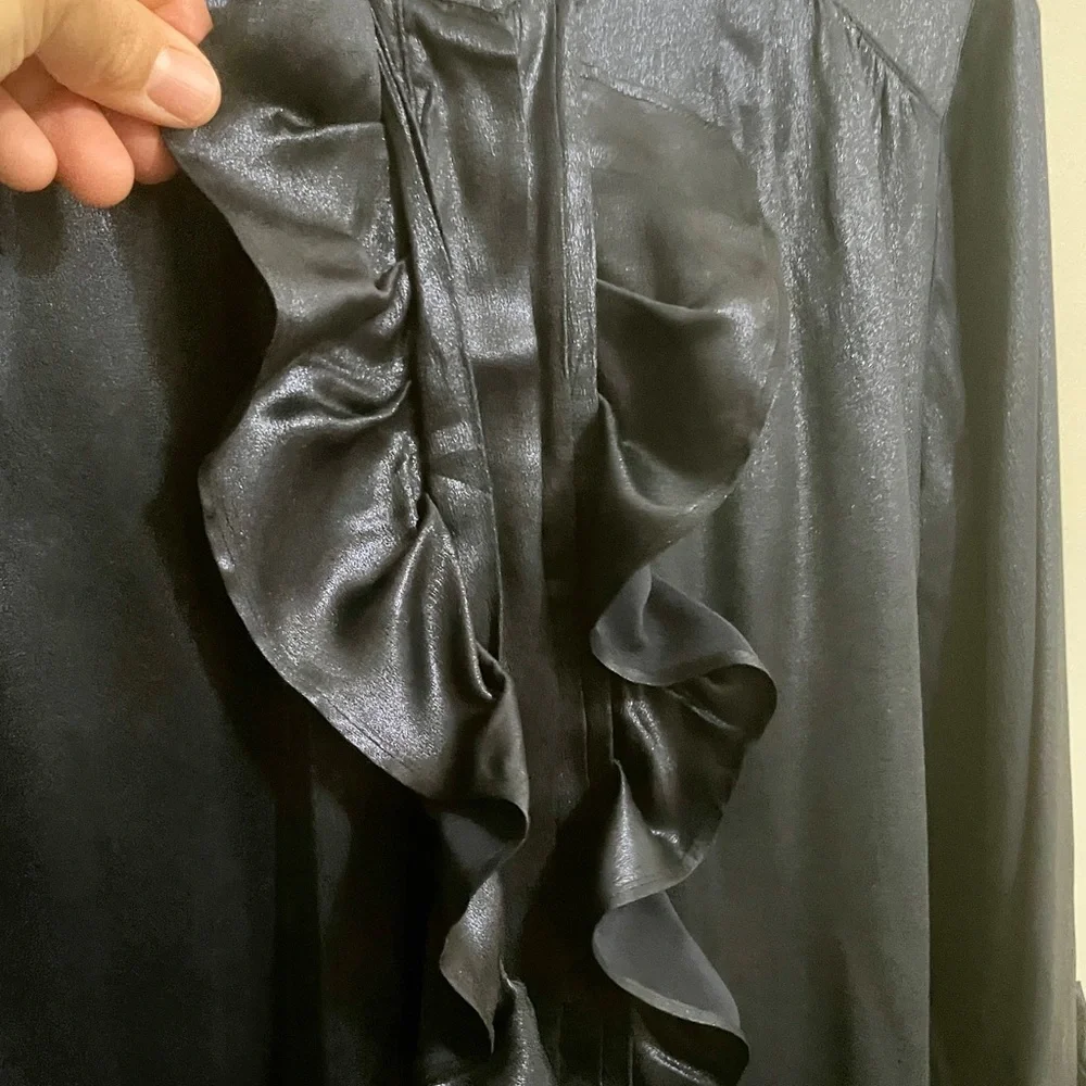 Elegant Black Ruffled Blouse - Picture 3 of 3